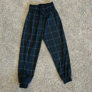 Albion XS Petite jogger pants- black/white